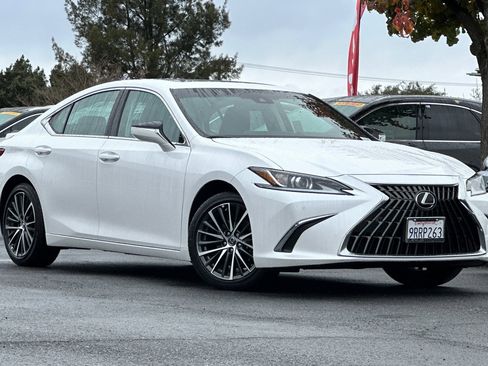 Certified 2025 Lexus ES 300h w/ Premium Package image 2