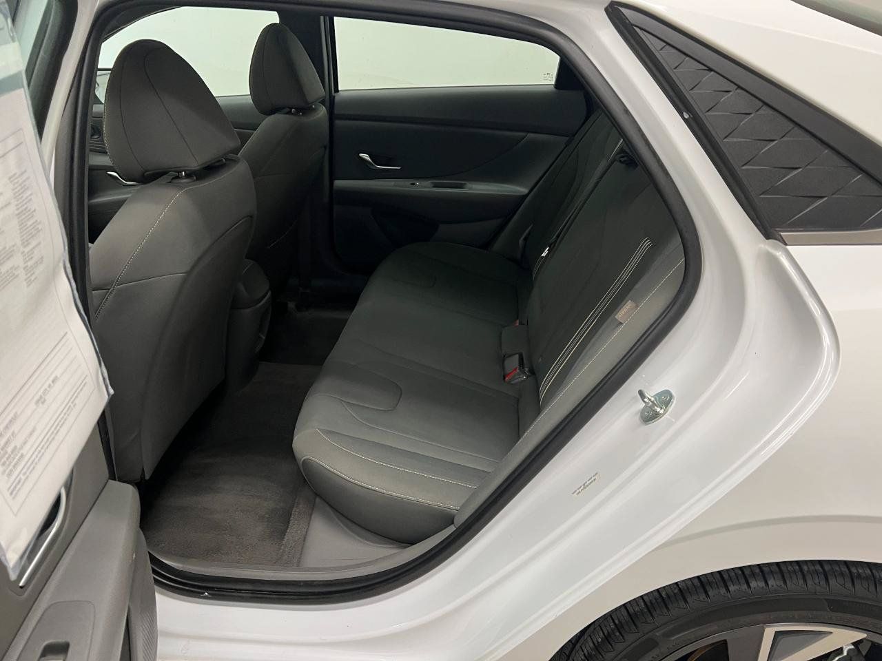 Used 2025 Hyundai Elantra SEL FWD image 25