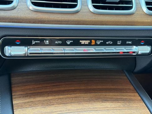 Used 2025 Mercedes-Benz GLS 450 4MATIC image 17