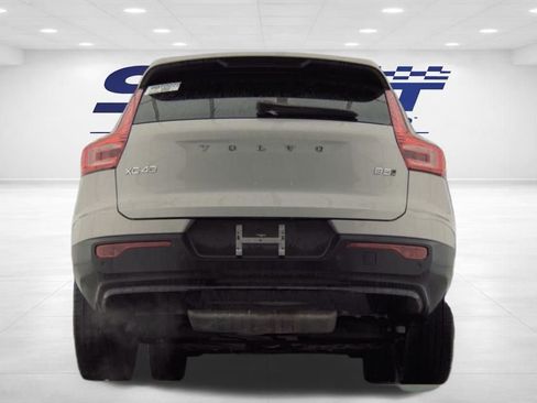 Used 2025 Volvo XC40 B5 Plus image 7