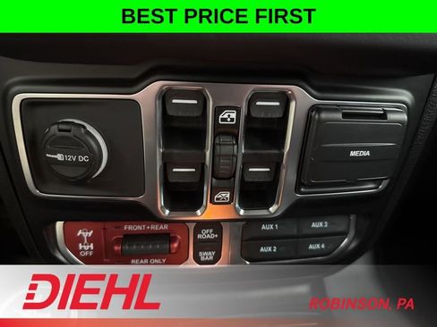 New 2026 Jeep Wrangler Unlimited Rubicon AWD/4WD image 32