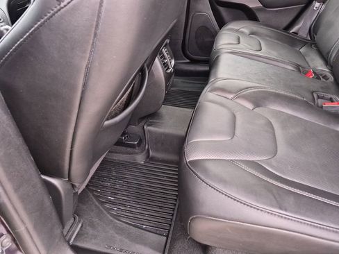 Used 2021 Jeep Cherokee Latitude Lux w/ Comfort/Convenience Group FWD image 34