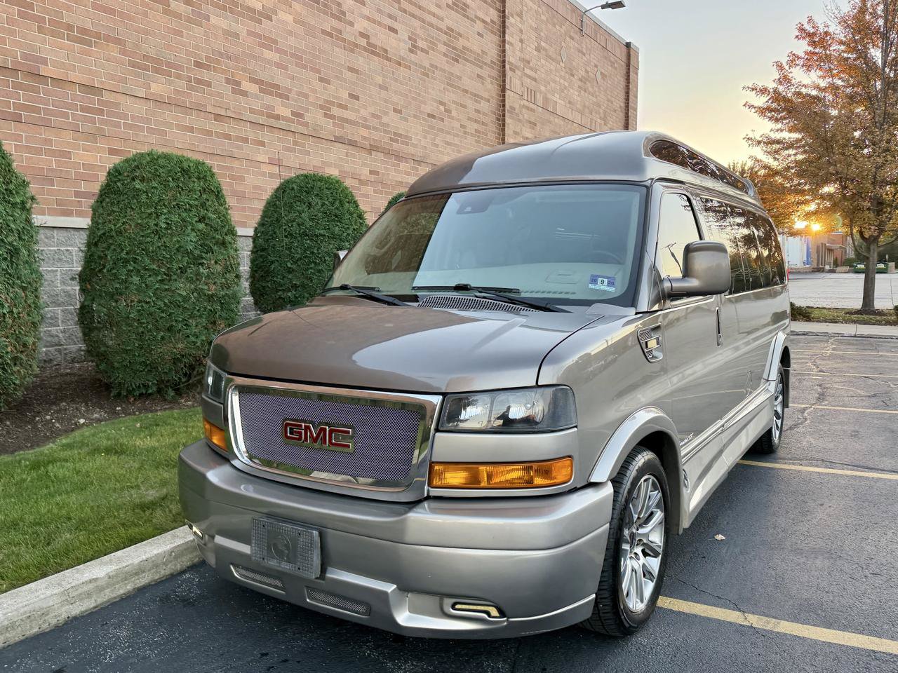 Used 2019 GMC Savana 2500 w/ Enhanced Convenience Package RWD image 5