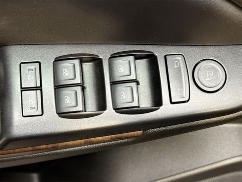 Used 2019 Chevrolet Suburban LS w/ All-Season Package image 18