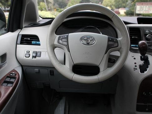Used 2011 Toyota Sienna XLE w/ Entertainment Pkg AWD/4WD image 20