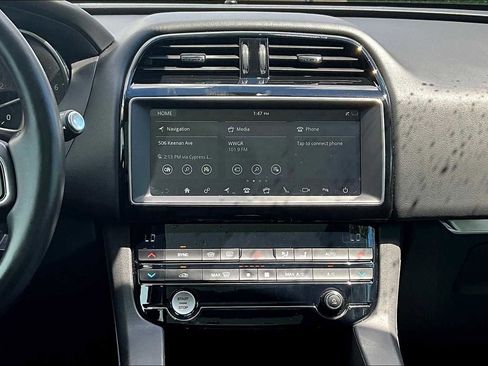 Used 2019 Jaguar F-PACE Premium image 11