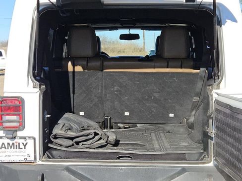 Used 2015 Jeep Wrangler Unlimited Sahara w/ Max Tow Package image 8