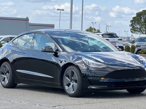 Used 2022 Tesla Model 3 Long Range AWD/4WD image 5