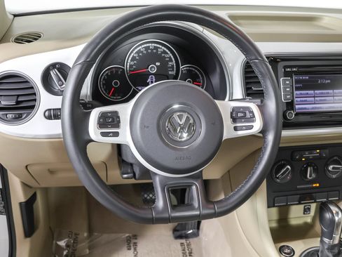 Used 2015 Volkswagen Beetle 1.8T FWD image 23