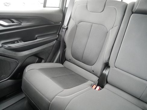 Used 2023 Jeep Grand Cherokee Laredo w/ Luxury Tech Group I AWD/4WD image 12