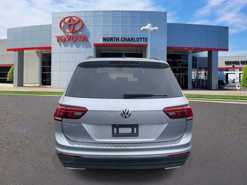 Used 2021 Volkswagen Tiguan SE w/ Panoramic Sunroof Package image 9