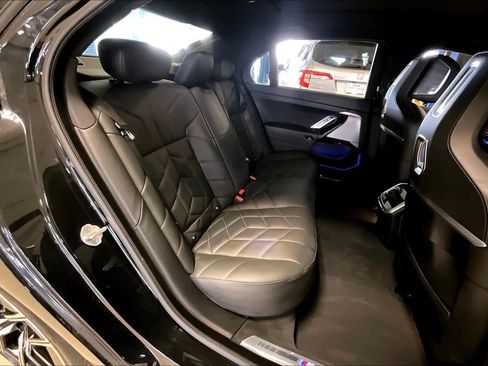 Used 2025 BMW 740i image 18