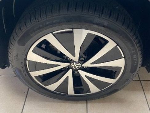 Used 2023 Volkswagen Taos SE AWD/4WD image 30