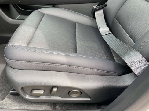 New 2026 Chevrolet Equinox LT w/ Convenience Package II AWD/4WD image 9