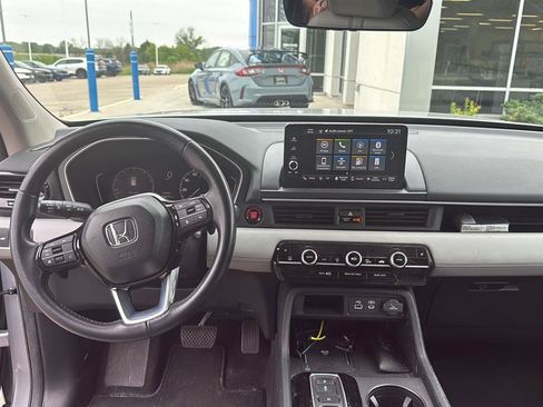 Used 2025 Honda Pilot EX-L image 4