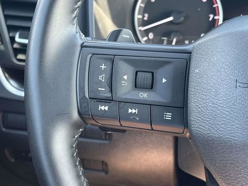 Used 2025 Nissan Rogue SV image 27