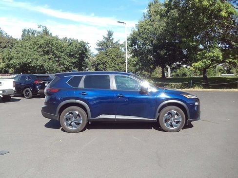 Used 2024 Nissan Rogue SV AWD/4WD image 6