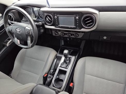 Used 2018 Toyota Tacoma SR5 AWD/4WD image 18
