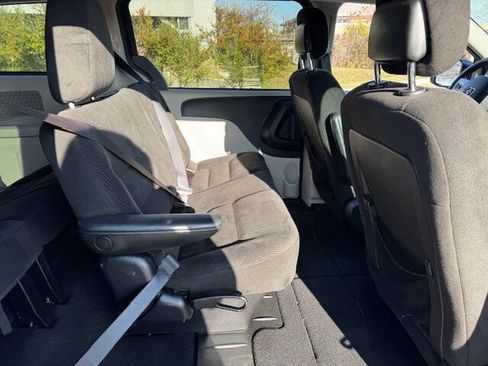 Used 2016 Dodge Grand Caravan American Value Package w/ UConnect Hands-Free Group image 18