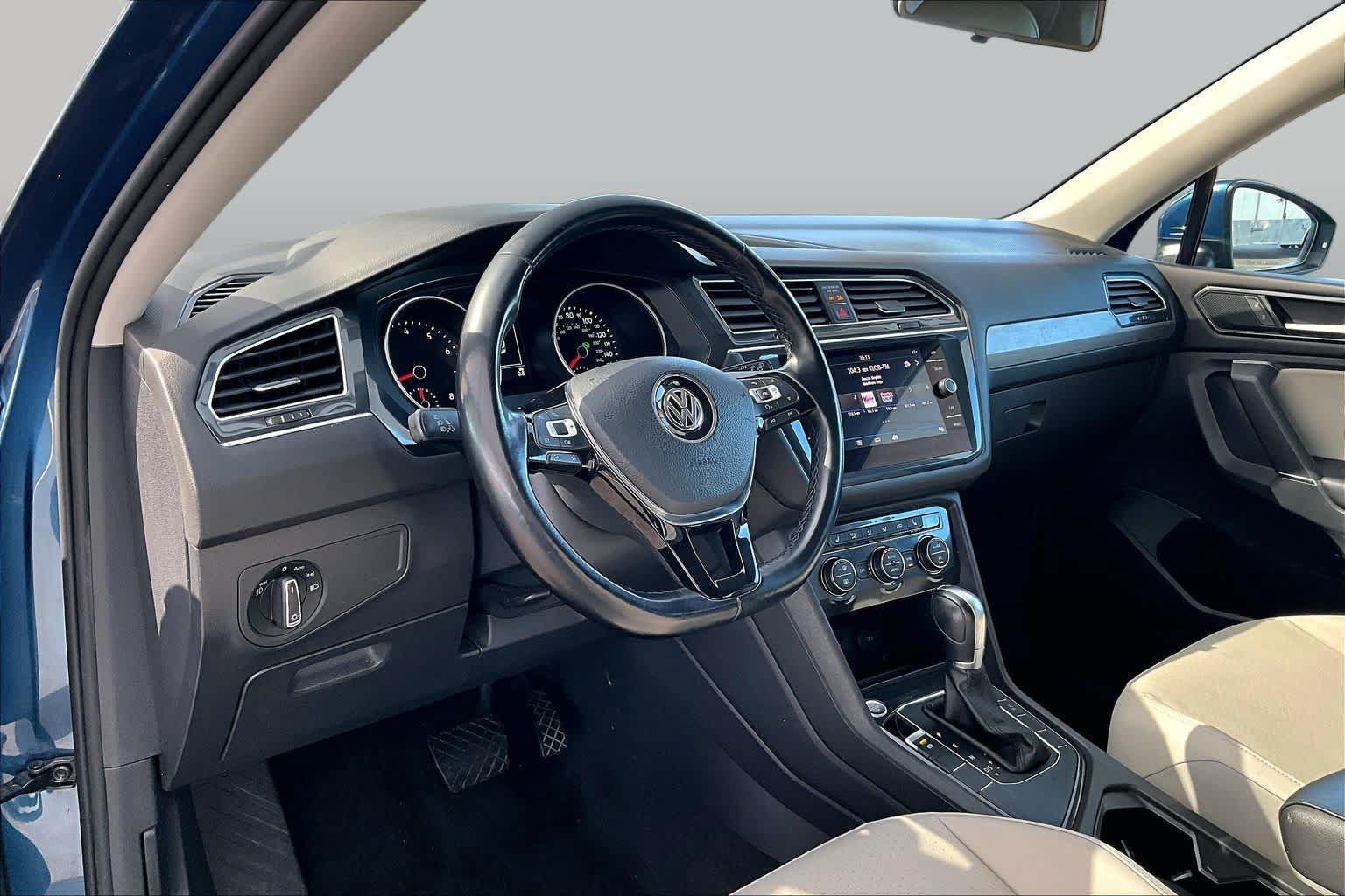 Used 2018 Volkswagen Tiguan SE FWD image 17