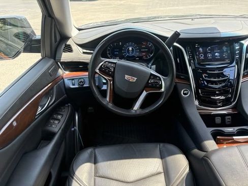 Used 2019 Cadillac Escalade ESV Luxury AWD/4WD image 22