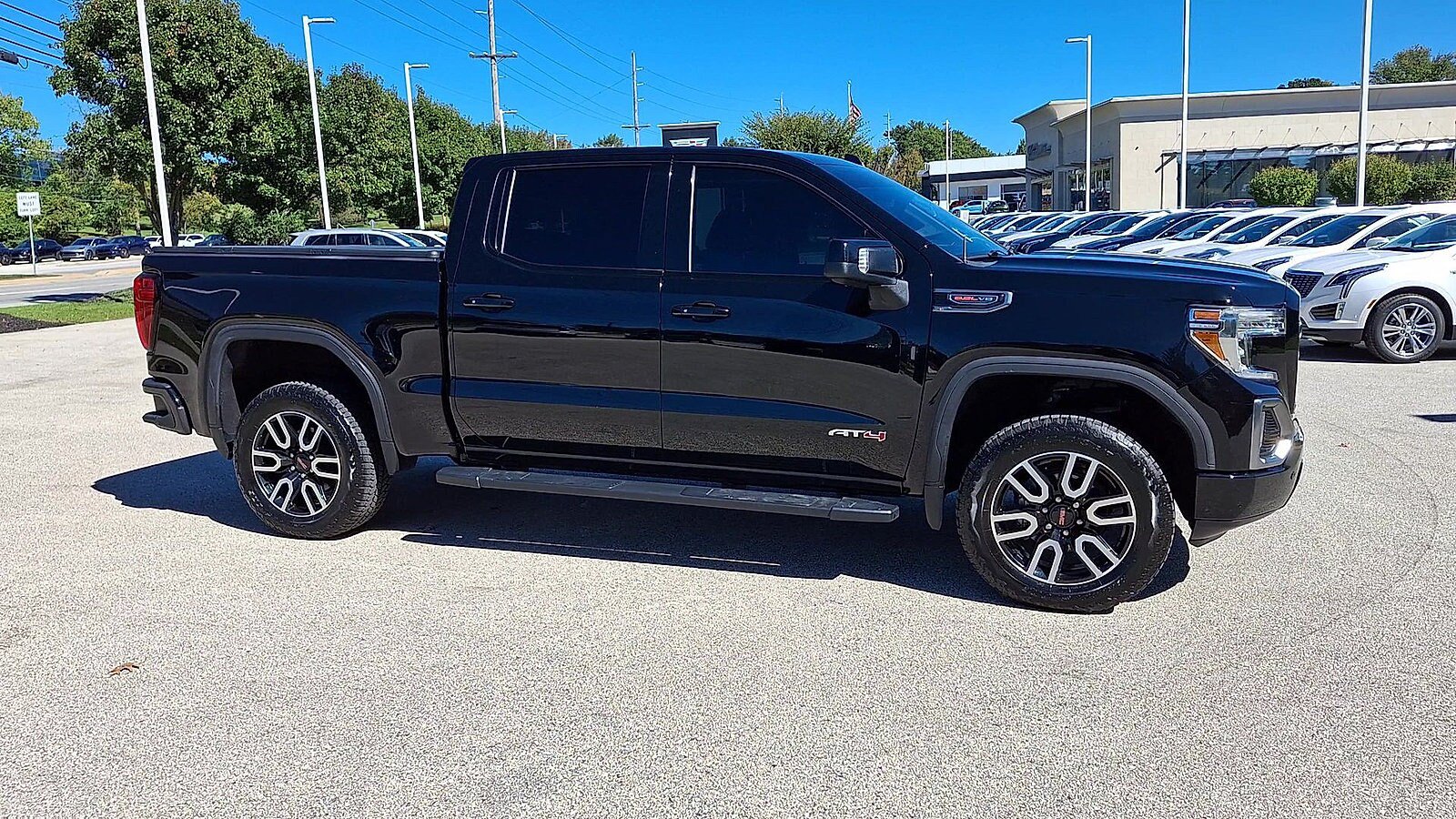 Used 2020 GMC Sierra 1500 AT4 w/ AT4 Premium Package AWD/4WD image 2