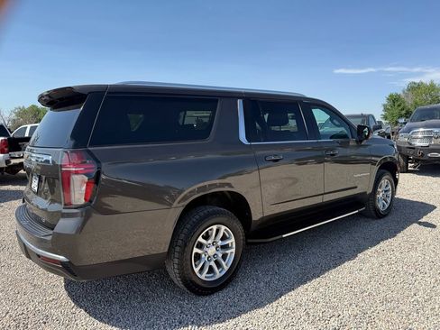 Used 2021 Chevrolet Suburban LT AWD/4WD image 11