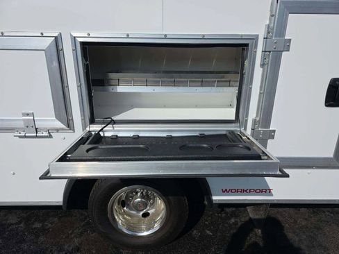 Used 2025 Ford E-450 and Econoline 450 Super Duty w/ Driver's Safety Package image 4
