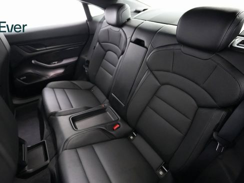 Used 2022 Porsche Taycan image 8