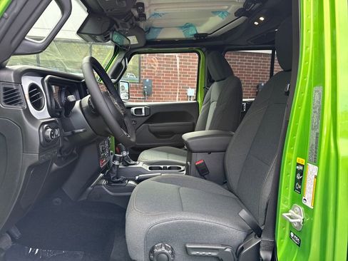 New 2025 Jeep Gladiator Willys image 9