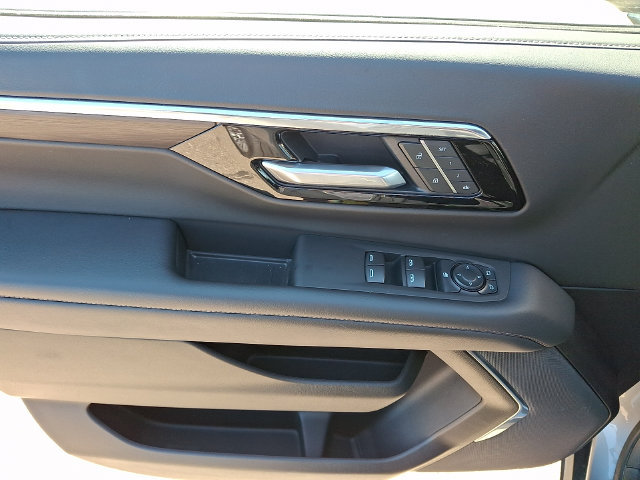 Used 2025 Chevrolet Suburban Z71 AWD/4WD image 13