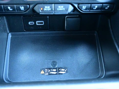 Used 2024 Chevrolet Tahoe High Country image 34