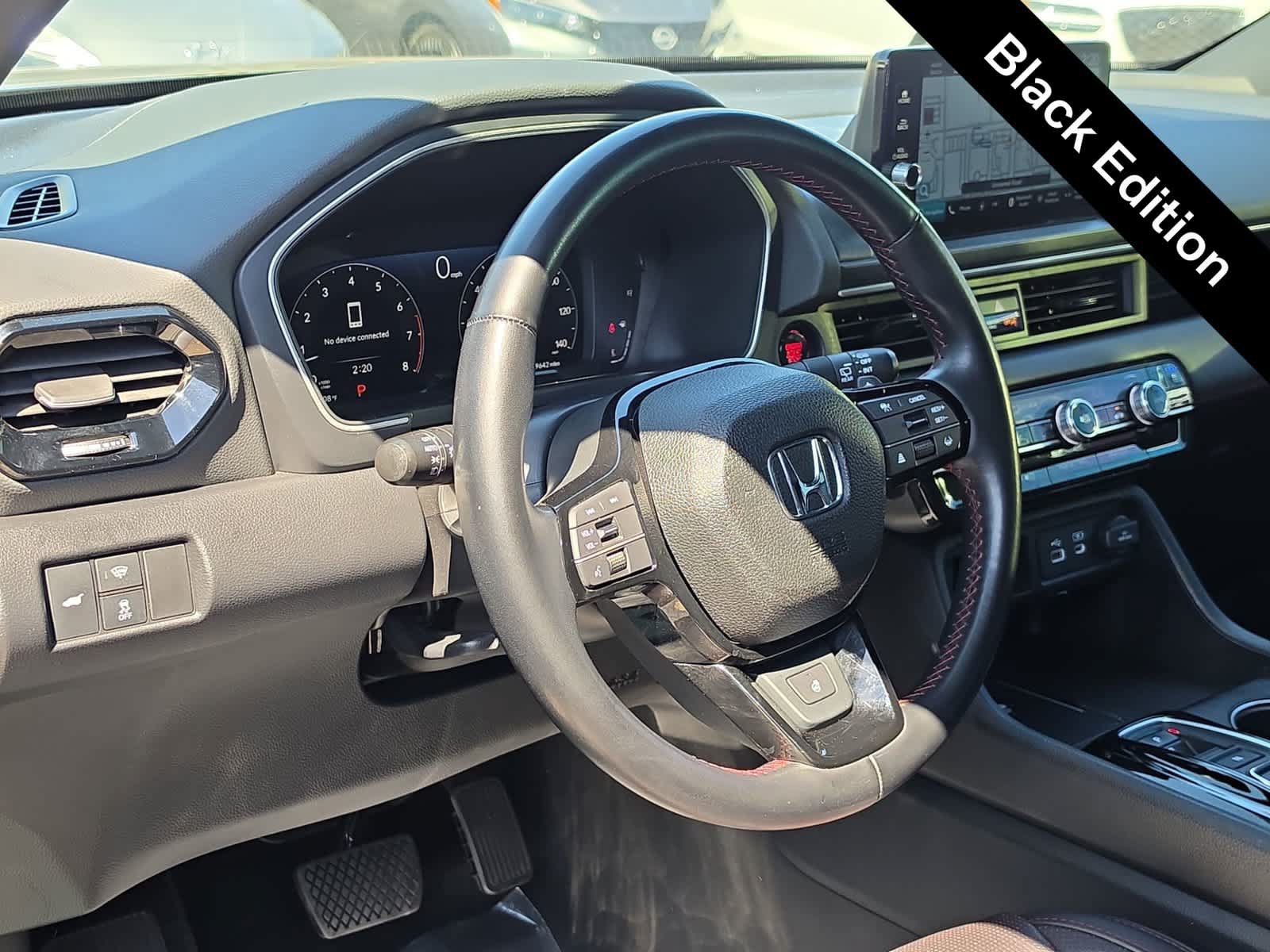 Used 2025 Honda Pilot Black Edition image 10