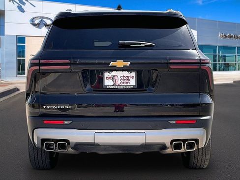 Used 2025 Chevrolet Traverse LT FWD image 4