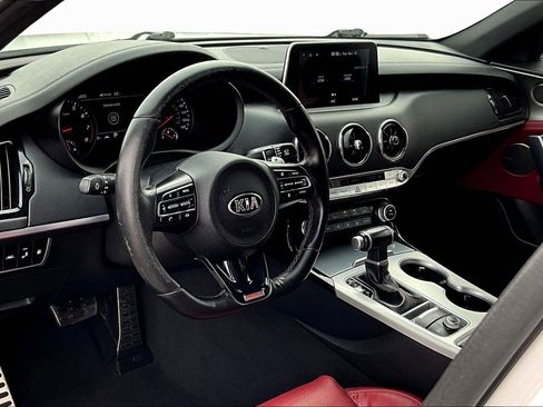 Used 2018 Kia Stinger GT1 image 12
