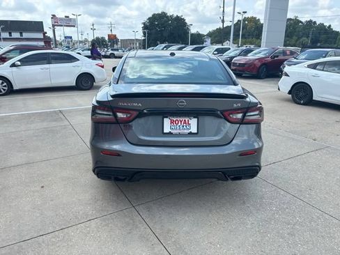 Used 2023 Nissan Maxima SR w/ Sport Mat Group FWD image 6