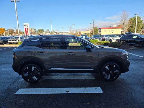 New 2026 Nissan Kicks SR image 4