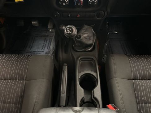 Used 2012 Jeep Wrangler Unlimited Sport AWD/4WD image 21
