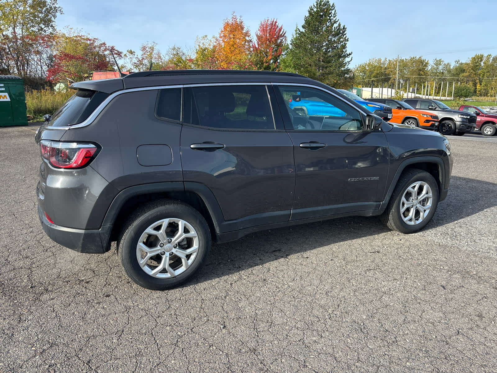 Used 2024 Jeep Compass Latitude w/ Convenience Group AWD/4WD image 4