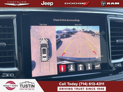 New 2026 Chrysler Pacifica Limited w/ Uconnect Theater Family Group FWD image 25