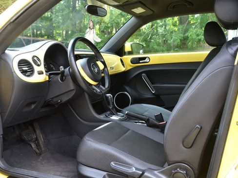 Used 2012 Volkswagen Beetle 2.5 FWD image 9