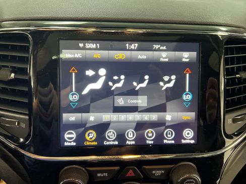 Used 2020 Jeep Grand Cherokee Altitude AWD/4WD image 17