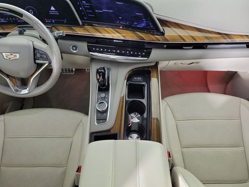 Certified 2024 Cadillac Escalade ESV Sport Platinum w/ LPO, Floor Liner Package AWD/4WD image 16