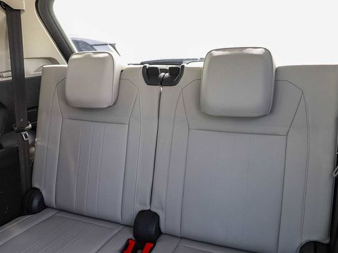 Certified 2022 Volkswagen Tiguan SE image 20