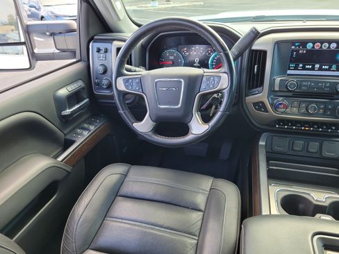 Used 2019 GMC Sierra 2500 Denali w/ Duramax Plus Package AWD/4WD image 16