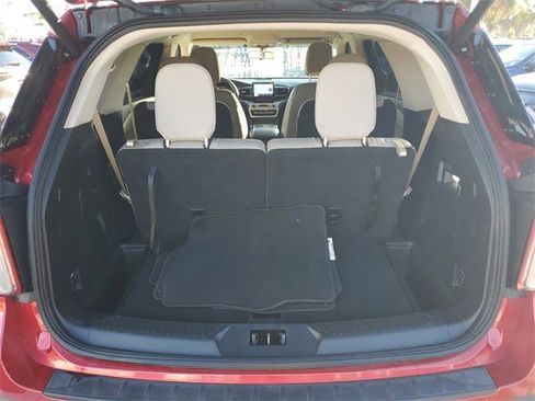Used 2021 Ford Explorer XLT w/ Equipment Group 202A image 7