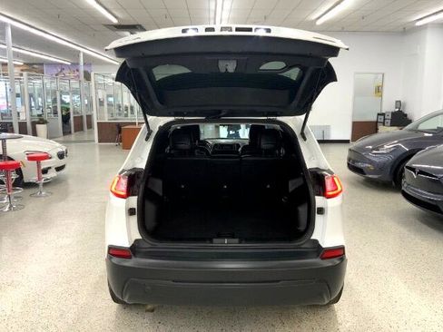 Used 2019 Jeep Cherokee Latitude Plus image 32