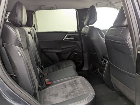 Used 2025 Mitsubishi Outlander SE AWD/4WD image 21
