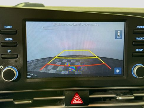 Used 2021 Hyundai Elantra SEL image 19