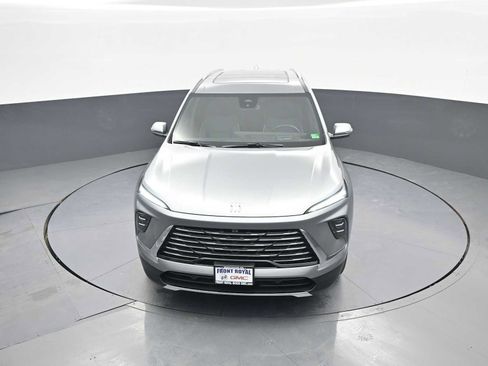 Used 2025 Buick Enclave Preferred w/ Power Package image 34